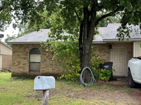 5705 Maiden Ln, Fort Worth, TX 76131