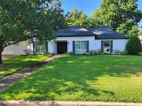 612 Meadow Creek Dr, Tyler, TX 75703
