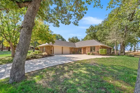 1516 Westcreek Dr, Azle, TX 76020