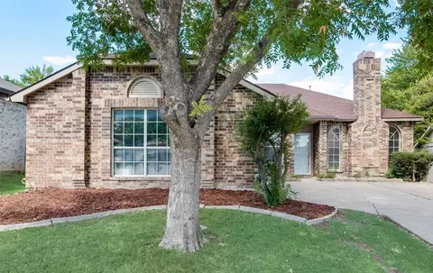 1705 Raton Dr, Arlington, TX 76018