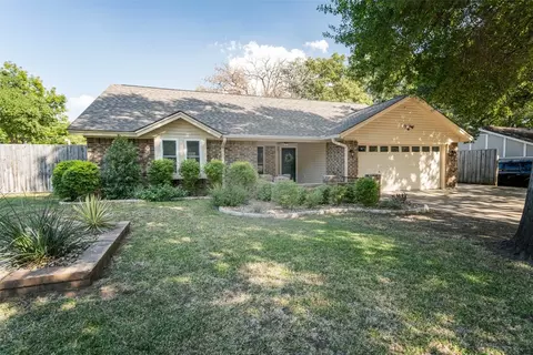 2227 Tanglewood Dr, Grapevine, TX 76051