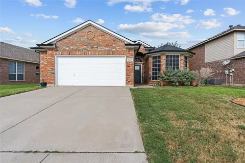 10509 Ashmore Dr, Fort Worth, TX 76131