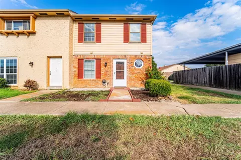30 E Mountain Creek Dr, Grand Prairie, TX 75052