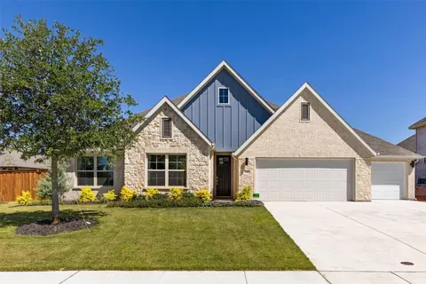 218 Half Moon Dr, Waxahachie, TX 75165