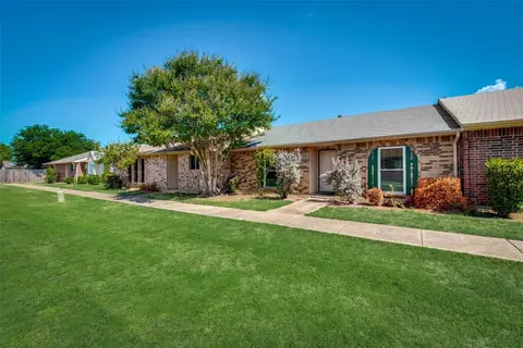 8 E Mountain Creek Ct, Grand Prairie, TX 75052