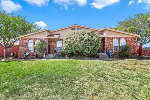 1801 Woodard Ave, Cleburne, TX 76033