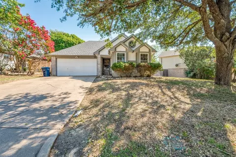 212 N Long Rifle Dr, Fort Worth, TX 76108