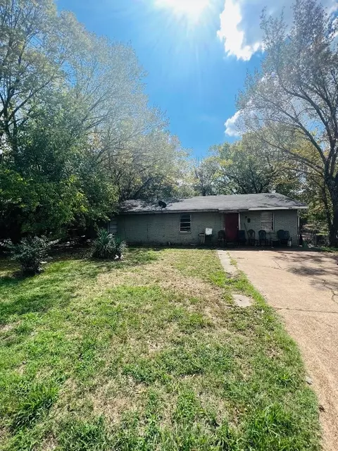 740 Martin Luther King Jr, Paris, TX 75460