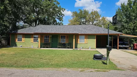 603 Svoboda St, Bonham, TX 75418