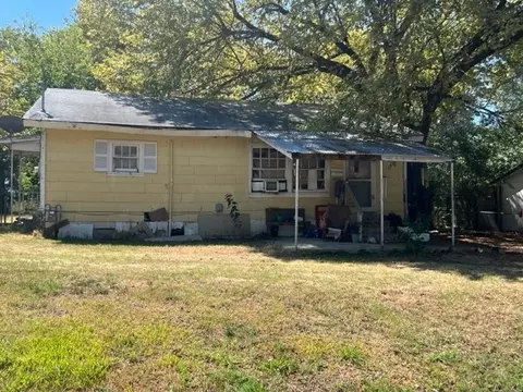 605 W Cherry St, Paris, TX 75460