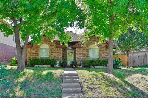 1744 Straus Rd, Cedar Hill, TX 75104