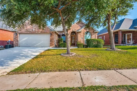 667 Morgan Dr, Grand Prairie, TX 75052
