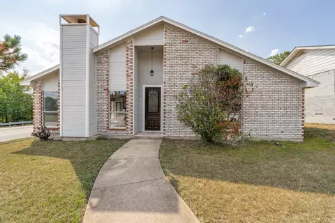 621 SW 17th St, Grand Prairie, TX 75051