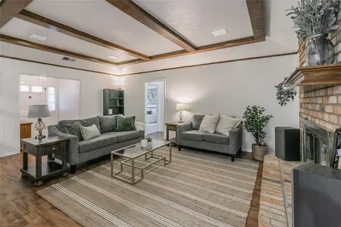 818 S Ridgeway Dr, Cleburne, TX 76033