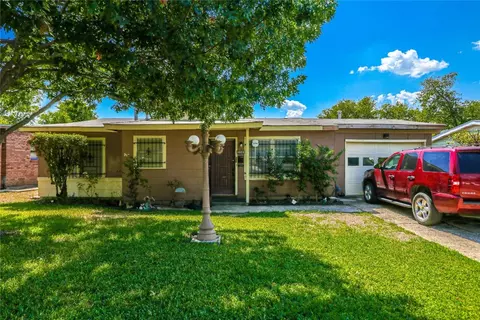 5608 Lester Granger Dr, Fort Worth, TX 76112