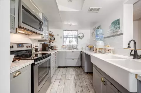 1402 S Carrier Pkwy #202, Grand Prairie, TX 75051