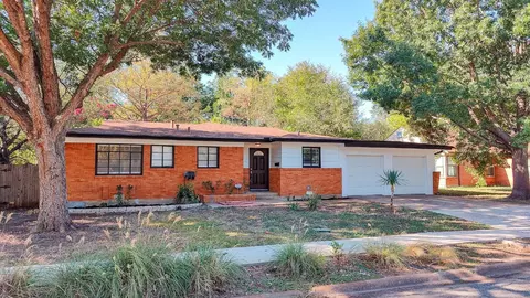 6808 Pecan Park Dr, Richland Hills, TX 76118