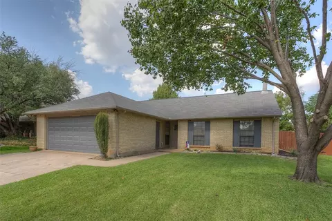 3813 Mulberry Ln, Bedford, TX 76021