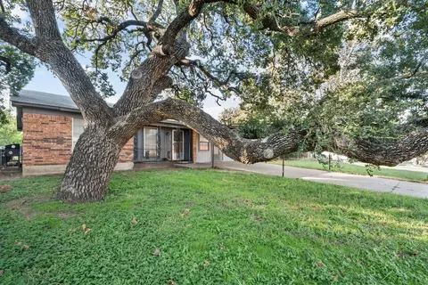 805 W 6th St, Cisco, TX 76437