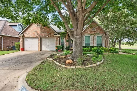 3201 Arcadia Dr, Arlington, TX 76017