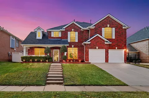 533 Parkcrest Dr, Grand Prairie, TX 75052