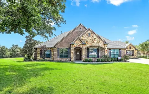 8105 Oakmont Dr, Burleson, TX 76028