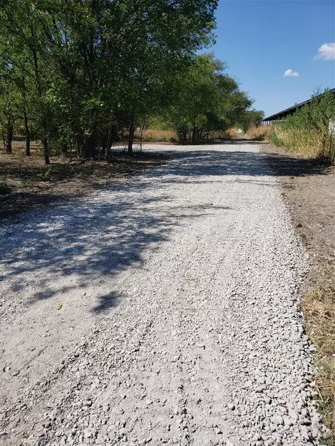 117 Enchanted Lakes Dr, Azle, TX 76020
