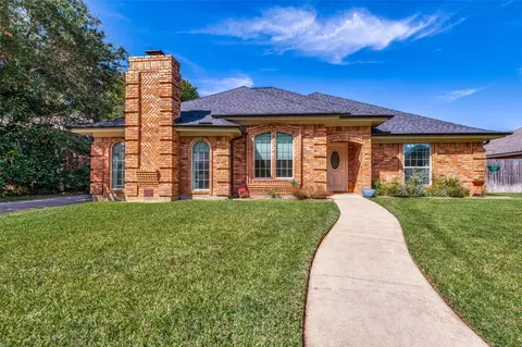 3845 Edgewater Dr, Bedford, TX 76021