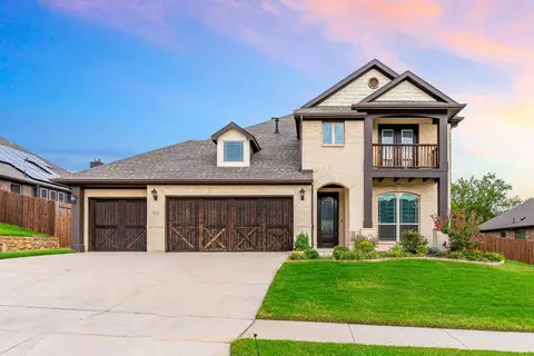 915 Royal Ct, Mansfield, TX 76063