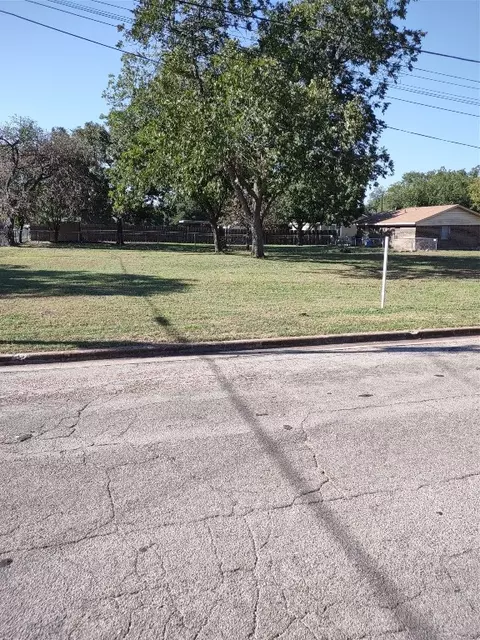 507-509 W Pecan St, West, TX 76691