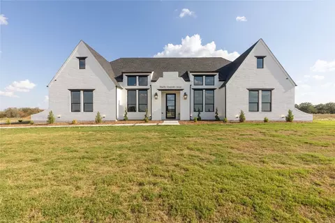 3024 Haylee Dr, Granbury, TX 76048