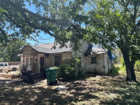 218 Birch St, Lacy Lakeview, TX 76705