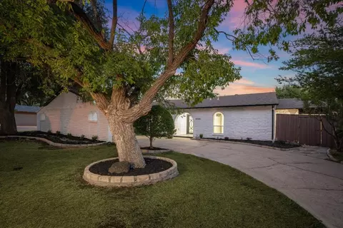 15541 Branchcrest Cir, Dallas, TX 75248
