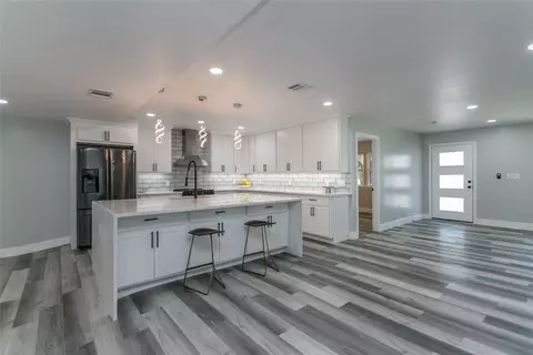 18 Beverly Ct, Bedford, TX 76022