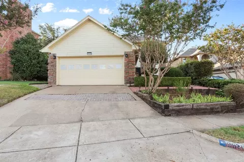 2920 Eagles Nest Dr, Bedford, TX 76021