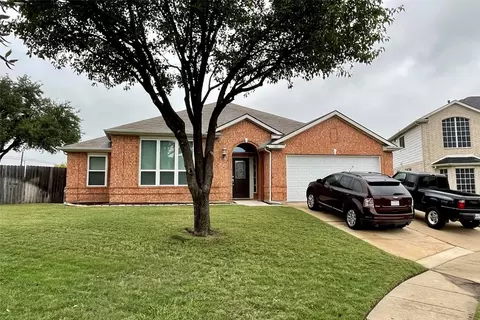 101 Ithaca Ct, Arlington, TX 76002
