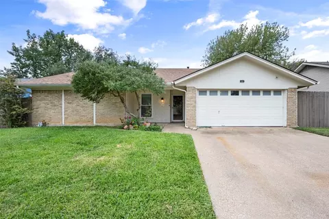 2506 Smouldering Wood Dr, Arlington, TX 76016