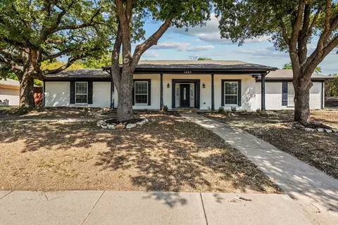 1503 Woodvine Dr, Euless, TX 76040