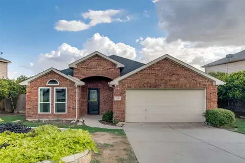 106 Cowpoke Ct, Newark, TX 76071