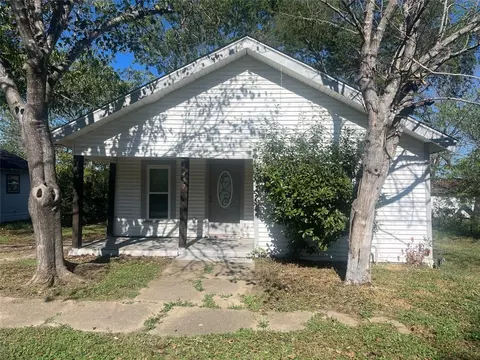 407 N Waco St, Groesbeck, TX 76642