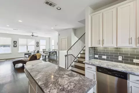 1504 Knoll Manor Ln, Dallas, TX 75206
