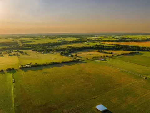 2020 Spring Creek Rd, Collinsville, TX 76233