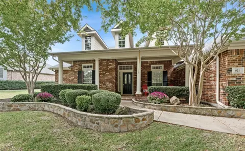 821 Fall Crk, Grapevine, TX 76051