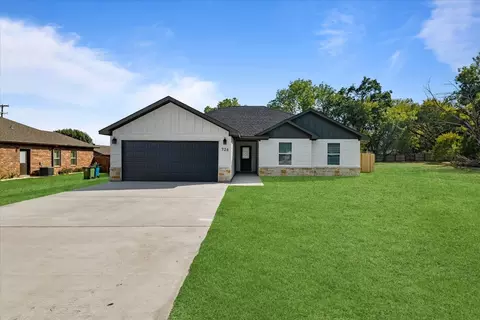 726 E Hughes St, Collinsville, TX 76233