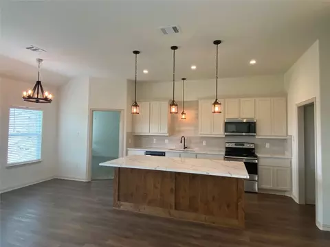 Kitchen - 105 Panther Loop, Mabank, TX 75147 photo 6 of 8