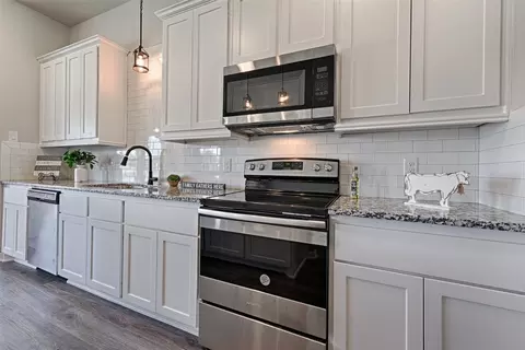 Kitchen - 105 Panther Loop, Mabank, TX 75147 photo 3 of 8