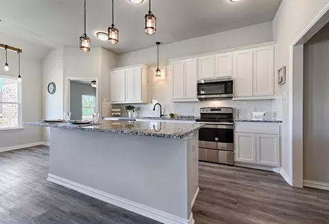 Kitchen - 105 Panther Loop, Mabank, TX 75147 photo 5 of 8