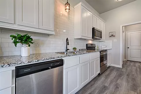 Kitchen - 105 Panther Loop, Mabank, TX 75147 photo 4 of 8