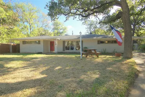 311 Lincolnshire Ct, Irving, TX 75061