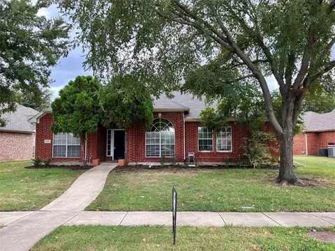 1813 Day Dr, Carrollton, TX 75010
